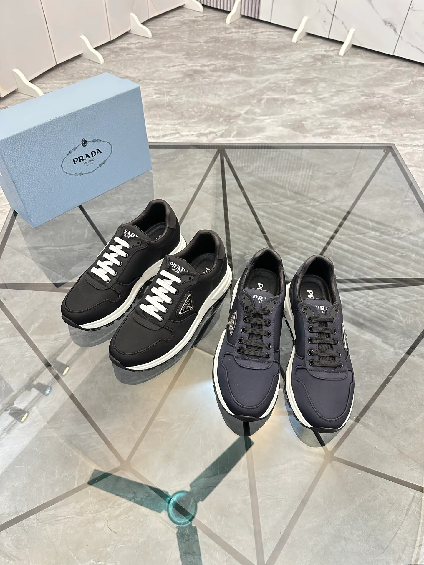 Men's shoes: 💰P440¥ Product trademark: Prada *"Prada*" low-top casual shoes Regular size: 38-44 (can be customized to 45.46) Product materials: Upper imported from the counter original fabric, sheepskin lining, original outsole. Number: 835